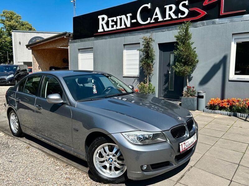 Grau Gebraucht 2009 BMW 318 Comfort Edition Limousine | 6.990 € (Fairer Preis) - Bild 1/4