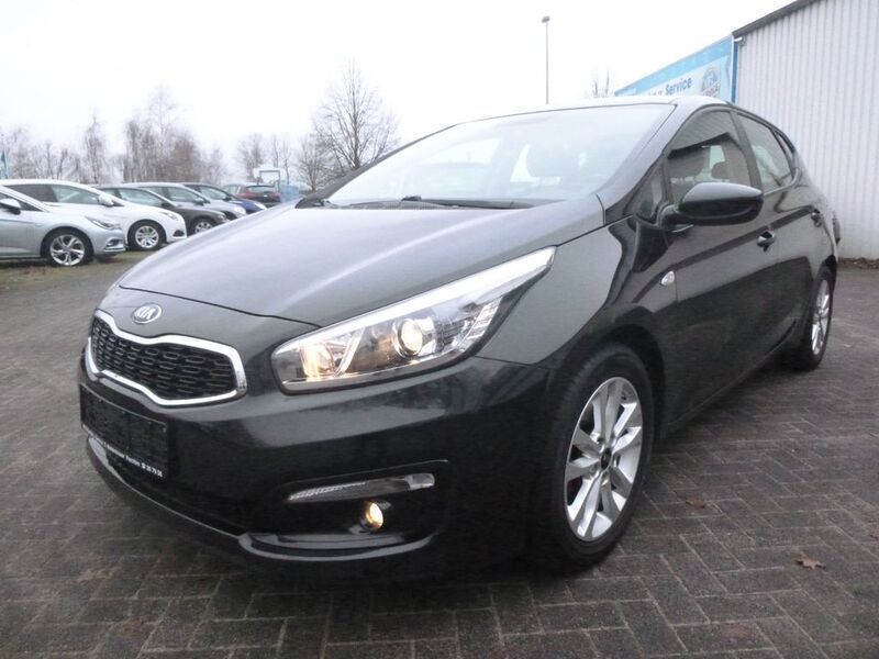 Schwarz Gebraucht 2016 Kia Ceed Edition 7 Limousine | 10.999 € (Etwas zu teuer) - Bild 1/4