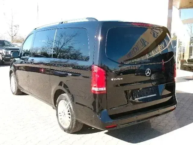 Gebraucht Mercedes V220 Edition 163 PS (119 kW) 2023 Schwarz Van / Kleinbus