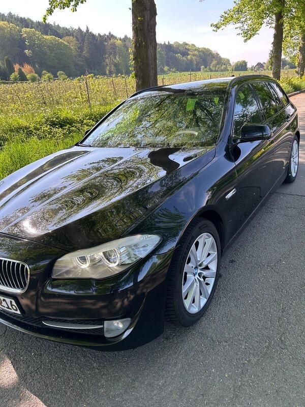 Schwarz Gebraucht 2013 BMW 520 Kombi | 9.400 € (Guter Preis) - Bild 1/4