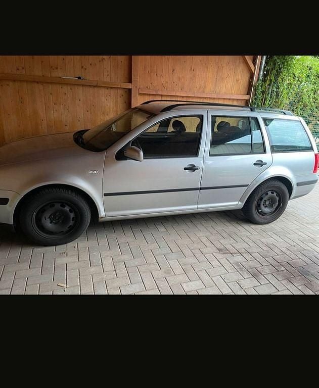 Silber Gebraucht 2004 VW Golf IV Trendline Kombi | 950 € (Superpreis) - Bild 1/4