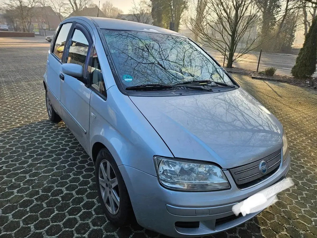 Gebraucht Fiat Idea 95 PS (69 kW) 2007 Silber Van / Kleinbus