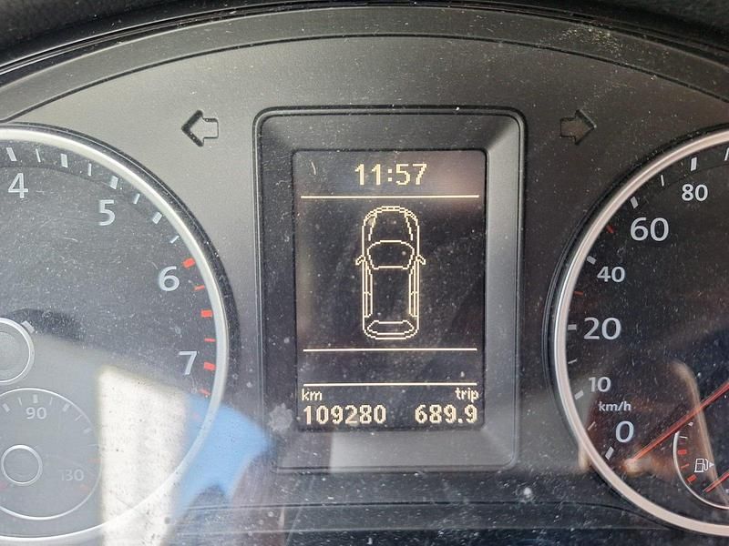 Second-hand VW Tiguan Freestyle 122 CP (89 kW) 2011 Negru SUV