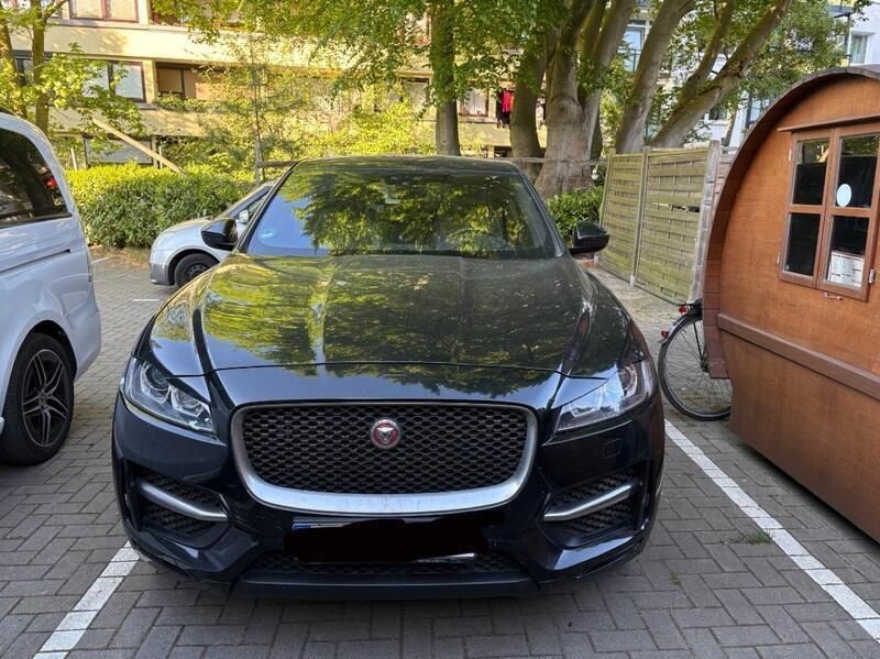 Schwarz Gebraucht 2019 Jaguar F-Pace SUV | 29.000 € - Bild 1/4