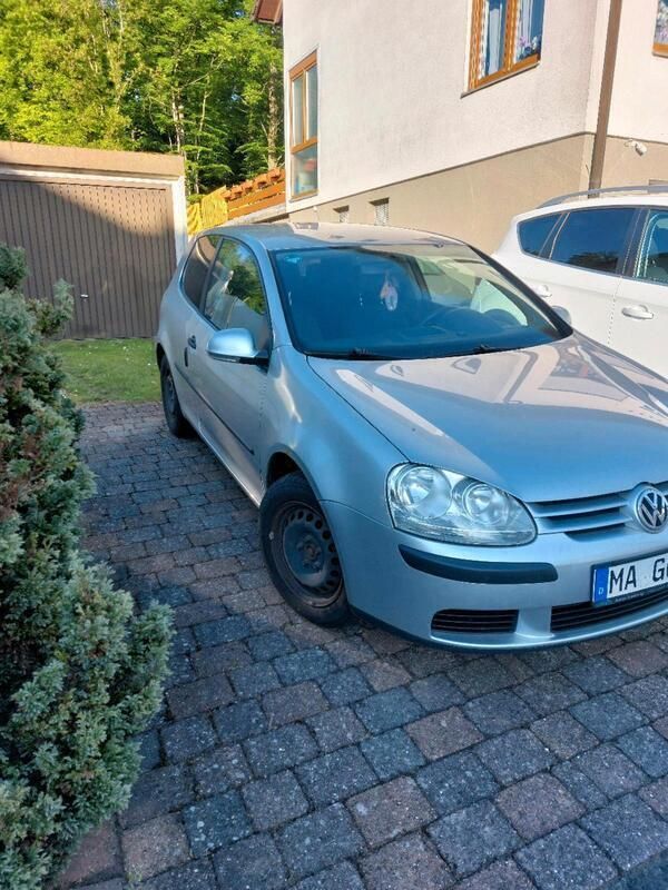 Grau Gebraucht 2005 VW Golf V Comfortline Kleinwagen | 650 € (Superpreis) - Bild 1/4