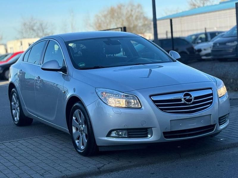 Gebraucht Opel Insignia Edition 140 PS (102 kW) 2013 Silber Limousine