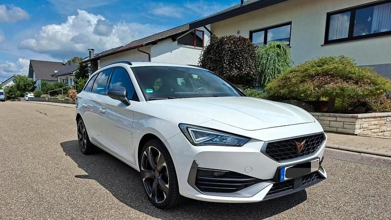 Weiß Gebraucht 2021 Cupra Leon VZ Kombi | 23.750 € (Fairer Preis) - Bild 1/4