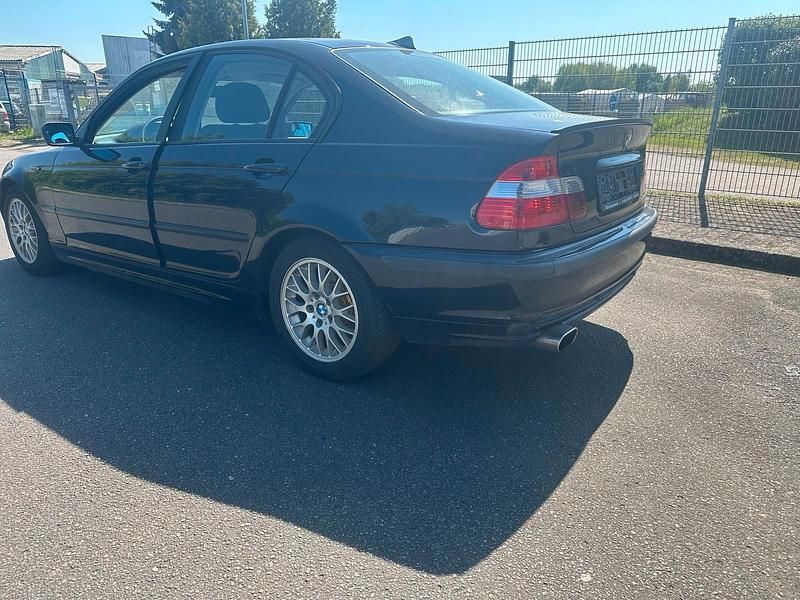 Gebraucht BMW 316 118 PS (86 kW) 2001 Blau Limousine