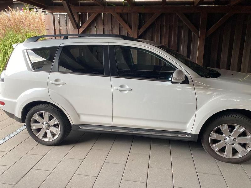 Weiß Gebraucht 2011 Mitsubishi Outlander SUV | 4.400 € (Guter Preis) - Bild 1/4
