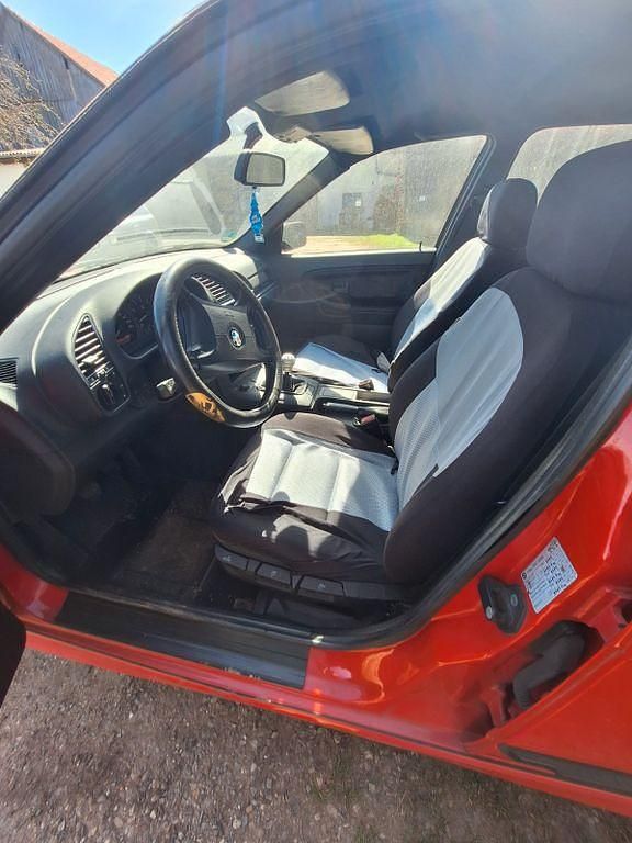 Second-hand BMW 320 150 CP (110 kW) 1996 Roșu Berlinǎ