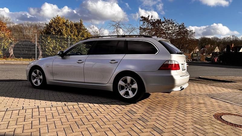 Gebraucht BMW 525 197 PS (144 kW) 2009 Grau Kombi