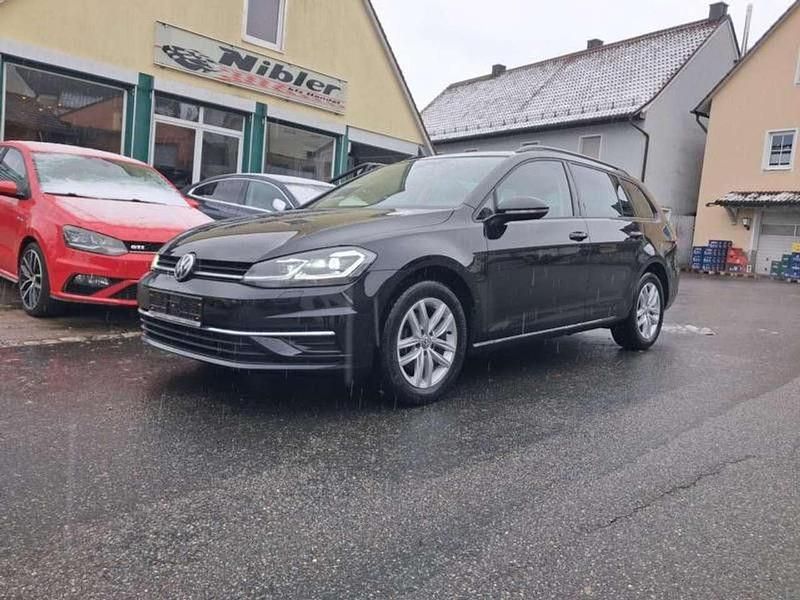 Schwarz Gebraucht 2021 VW Golf VIII Kombi | 17.980 € (Guter Preis) - Bild 1/4