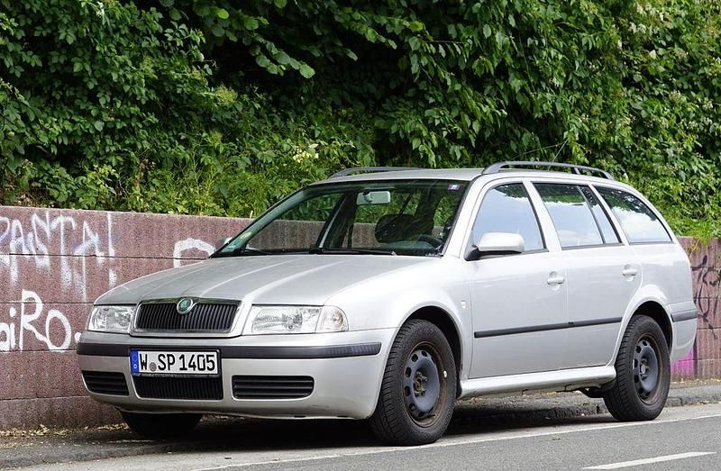 Silber Gebraucht 2006 Skoda Octavia Tour Kombi | 1.400 € (Guter Preis) - Bild 1/4