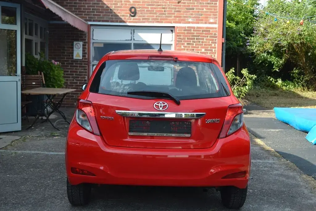 Gebraucht Toyota Yaris 99 PS (72 kW) 2012 Rot Kleinwagen