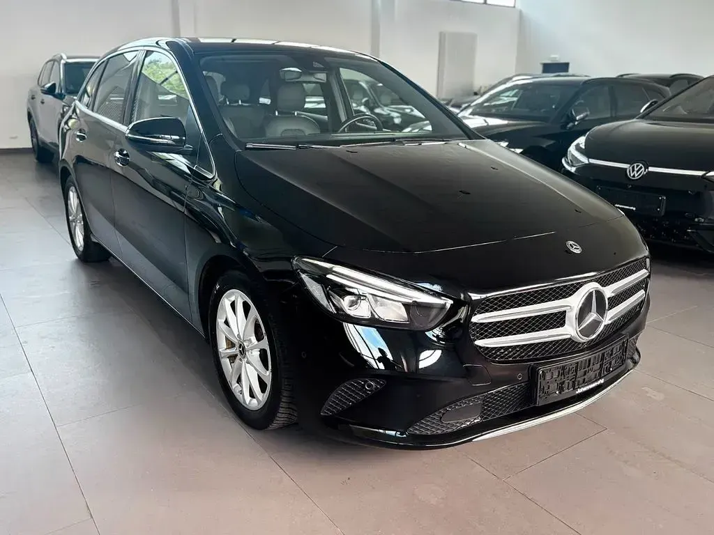 Gebraucht Mercedes 180 116 PS (85 kW) 2019 Schwarz Limousine