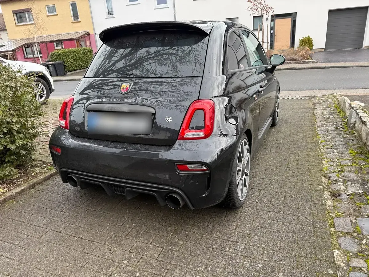 Gebraucht Abarth 695 180 PS (132 kW) 2024 Schwarz Kleinwagen