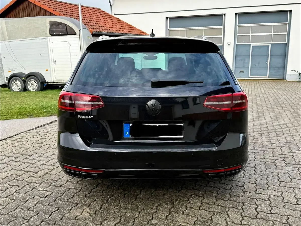 Gebraucht VW Passat R-line 239 PS (175 kW) 2016 Schwarz Kombi
