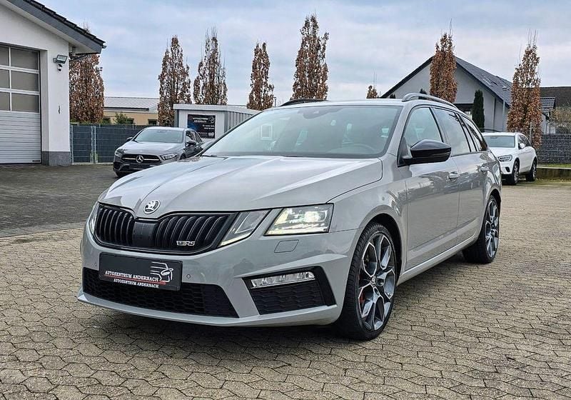 Grau Gebraucht 2019 Skoda Octavia RS Kombi | 15.499 € (Superpreis) - Bild 1/4