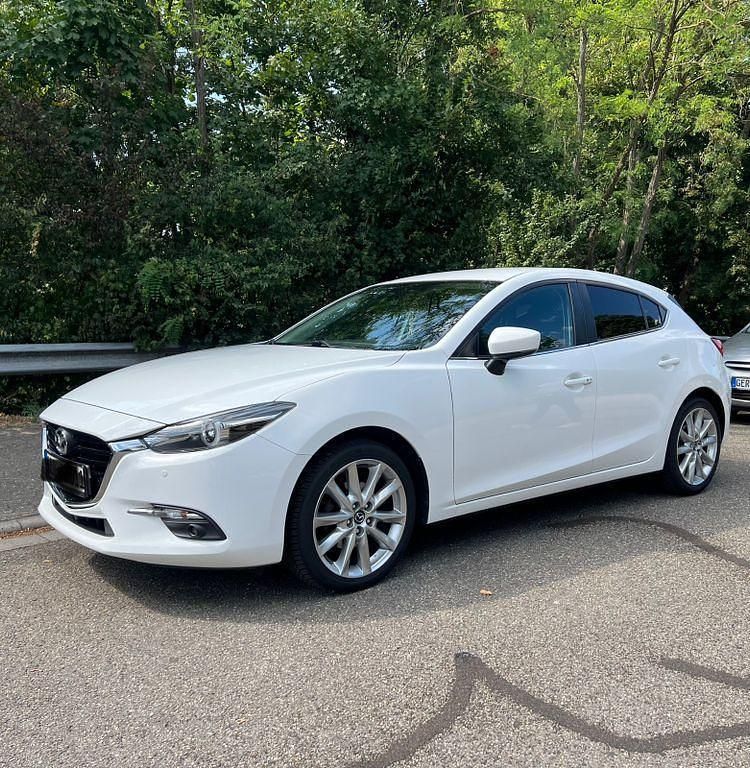 Weiß Gebraucht 2017 Mazda 3 Sports-Line Limousine | 12.400 € (Fairer Preis) - Bild 1/4