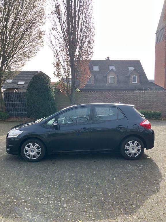Gebraucht Toyota Auris Edition 99 PS (72 kW) 2012 Blau Limousine