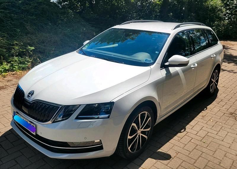 Weiß Gebraucht 2019 Skoda Octavia Style Kombi | 20.900 € (Etwas zu teuer) - Bild 1/4