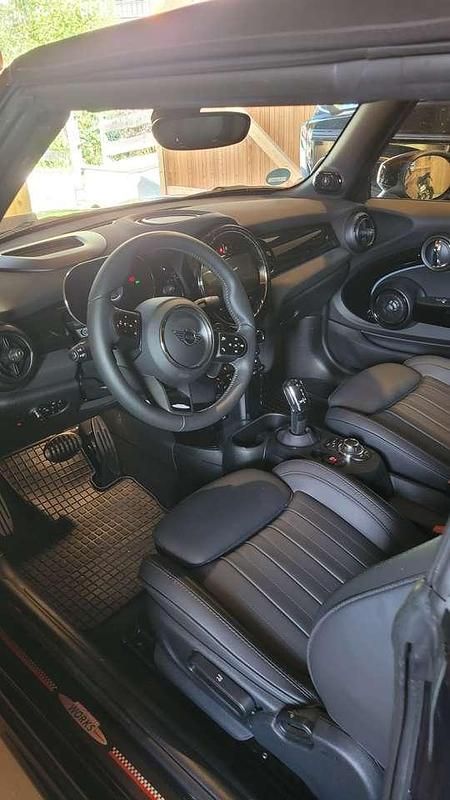 Schwarz Gebraucht 2024 Mini John Cooper Works Cabriolet Cabrio | 41.900 € (Teuer) - Bild 1/4