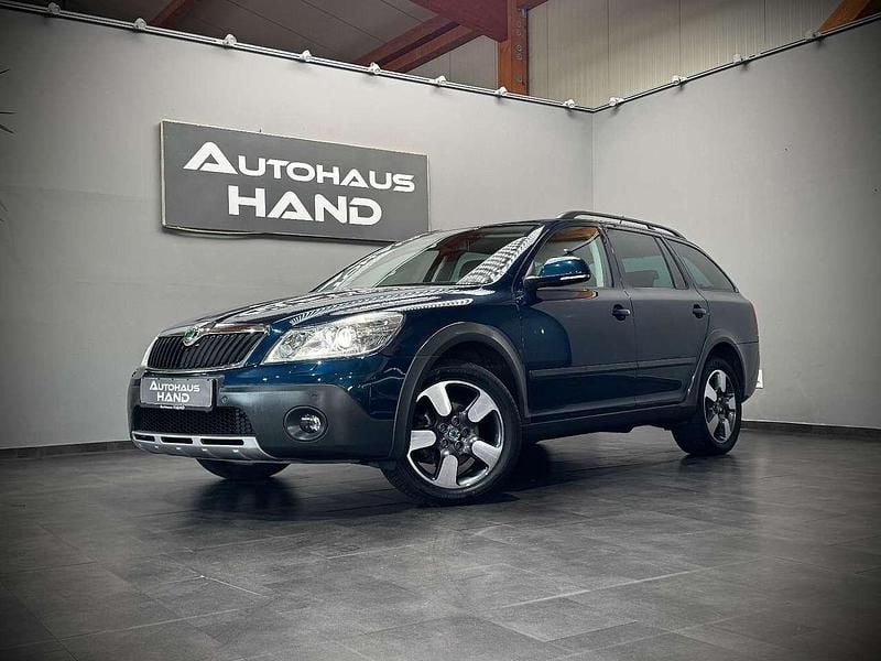 Grau Gebraucht 2012 Skoda Octavia Scout 4x4 Kombi | 10.999 € (Guter Preis) - Bild 1/4