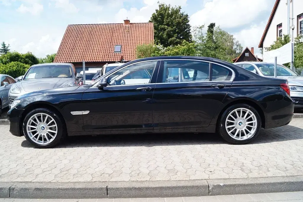 Gebraucht BMW 750L Exclusive 381 PS (280 kW) 2015 Schwarz Limousine