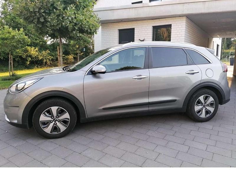 Grau Gebraucht 2019 Kia Niro Vision SUV | 16.500 € (Fairer Preis) - Bild 1/4
