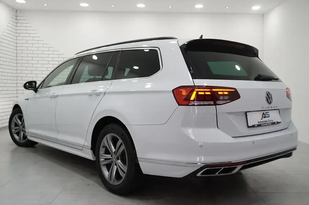 Gebraucht VW Passat R-line 150 PS (110 kW) 2023 Weiß Kombi