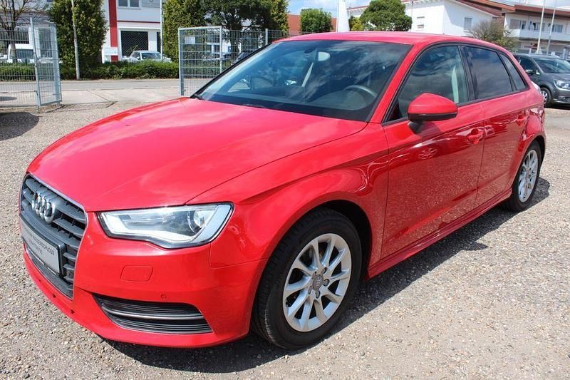 Rot Gebraucht 2014 Audi A3 Sportback Attraction Limousine | 6.495 € - Bild 1/4