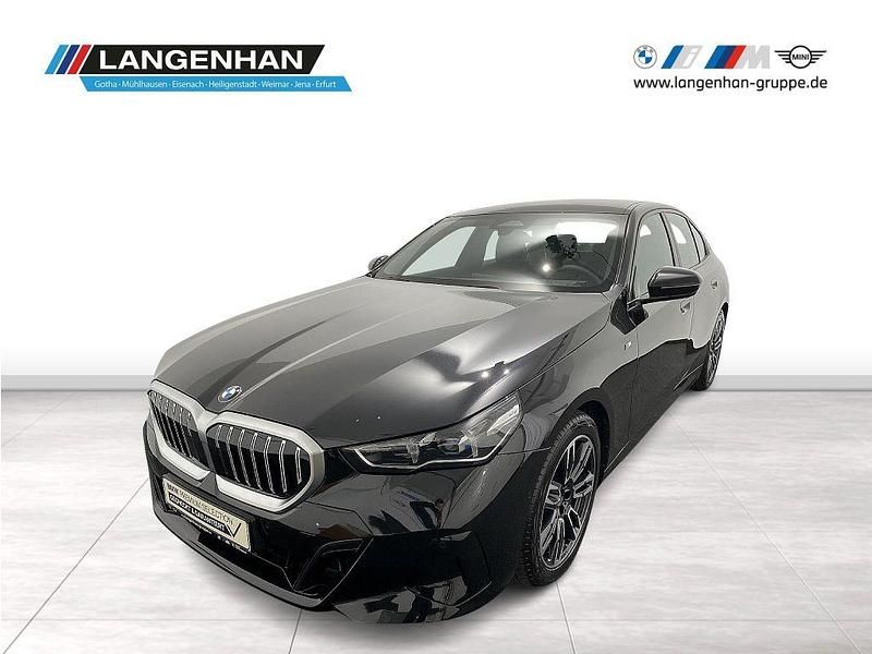 Schwarz Gebraucht 2024 BMW 520 M Sport Limousine | 49.935 € (Superpreis) - Bild 1/4