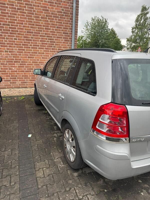 Silber Gebraucht 2012 Opel Zafira Van / Kleinbus | 5.250 € - Bild 1/4