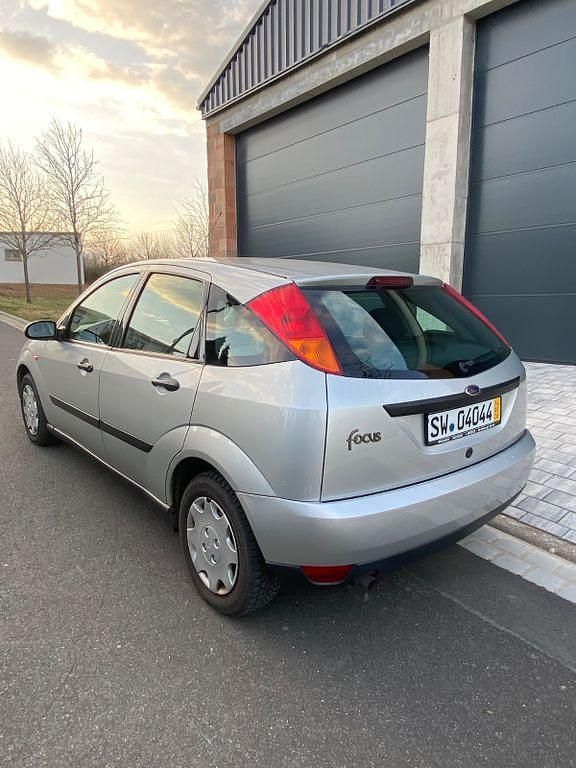Gebraucht Ford Focus 101 PS (74 kW) 2001 Silber Limousine