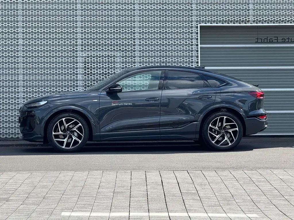 Gebraucht Audi Q6 Sportback e-tron Business 314 kW (428 PS) 2026 Magnetgrau SUV