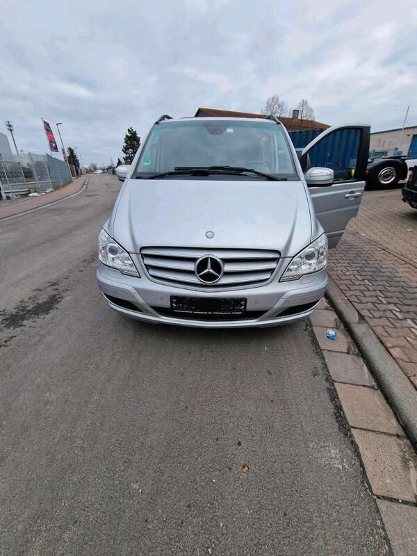 Silber Gebraucht 2011 Mercedes Viano Van / Kleinbus | 17.000 € (Guter Preis) - Bild 1/4