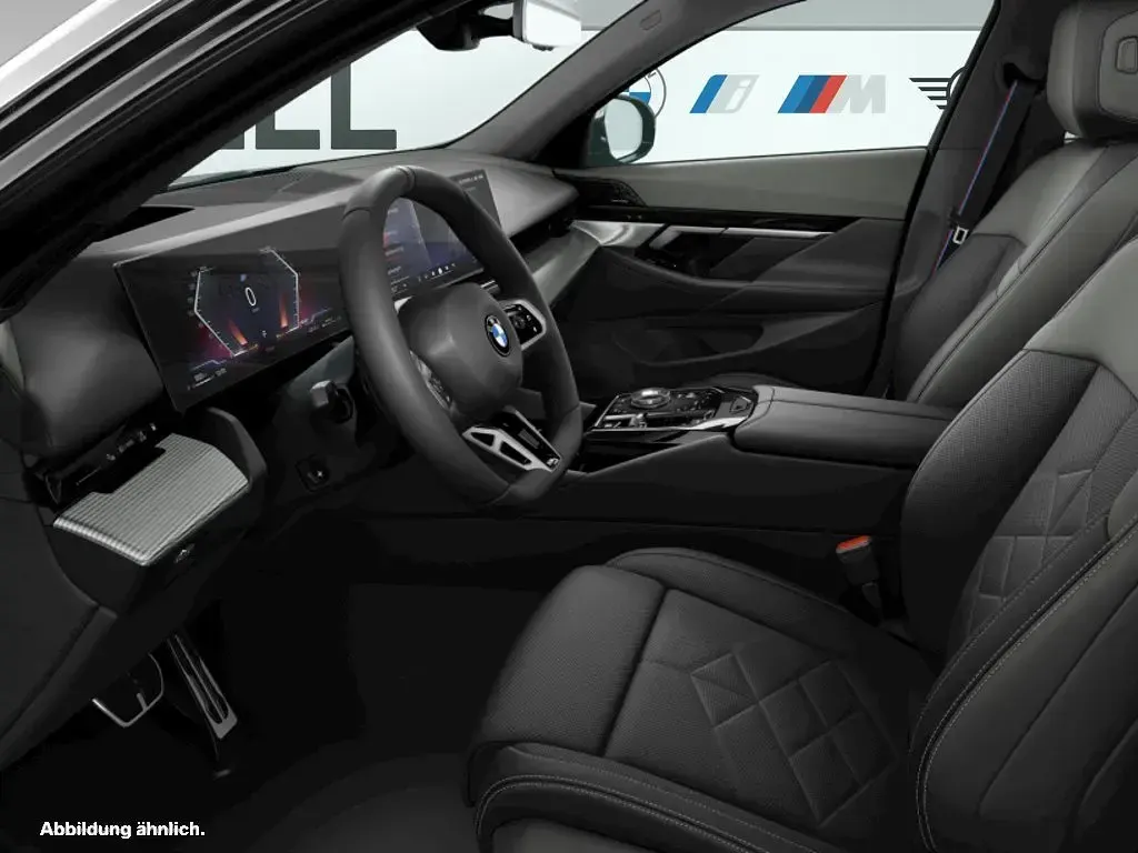 Gebraucht BMW 540 M Sport 286 PS (210 kW) 2025 Saphirschwarz Kombi