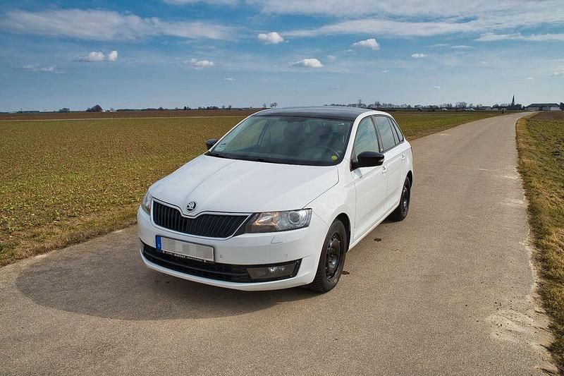 Gebraucht Skoda Rapid 90 PS (66 kW) 2015 Weiß Kleinwagen