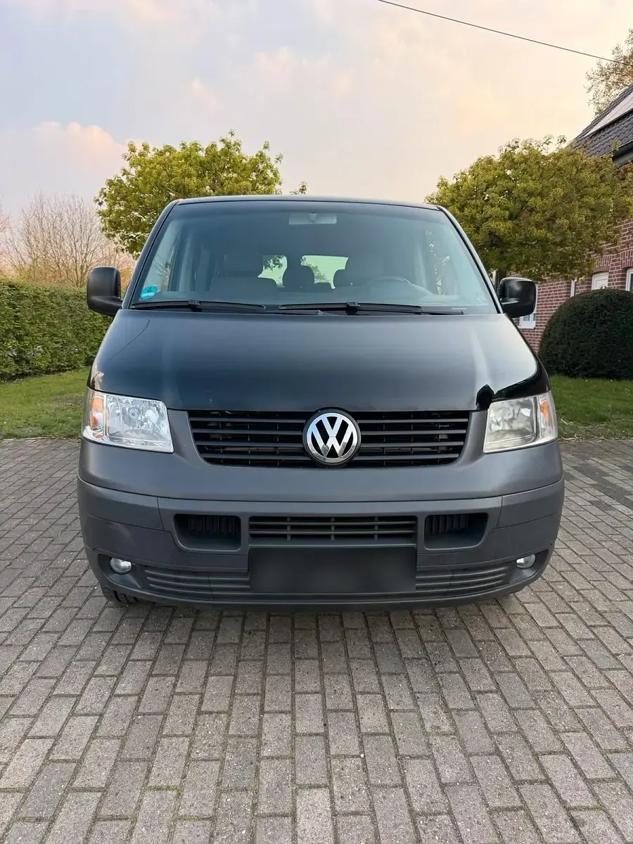 Second-hand VW Transporter 170 CP (125 kW) 2004 Negru Van