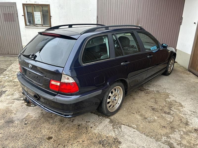 Gebraucht BMW 318 Sport Line 143 PS (105 kW) 2004 Blau Kombi