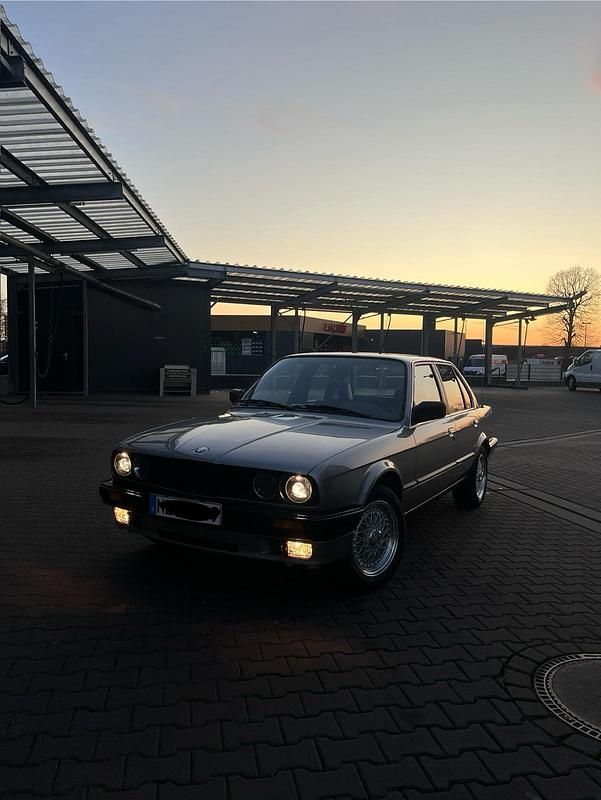 Gebraucht BMW 316 100 PS (73 kW) 1988 Silber Limousine