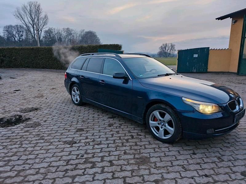 Gebraucht BMW 530 235 PS (172 kW) 2007 Blau Kombi