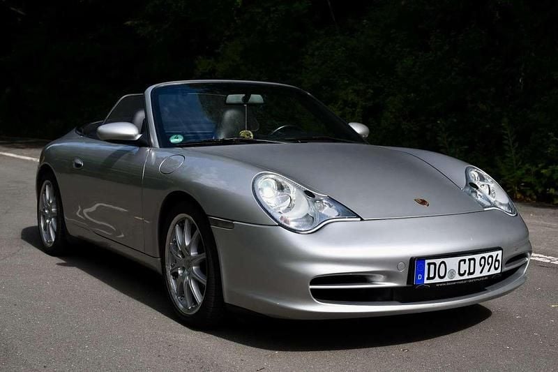 Silber Gebraucht 2003 Porsche 911 Carrera Cabriolet Cabrio | 47.996 € (Etwas zu teuer) - Bild 1/4
