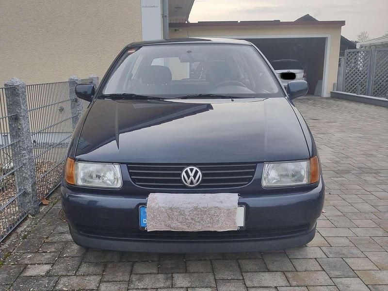 Blau Gebraucht 1996 VW Polo Limousine | 999 € (Guter Preis) - Bild 1/4