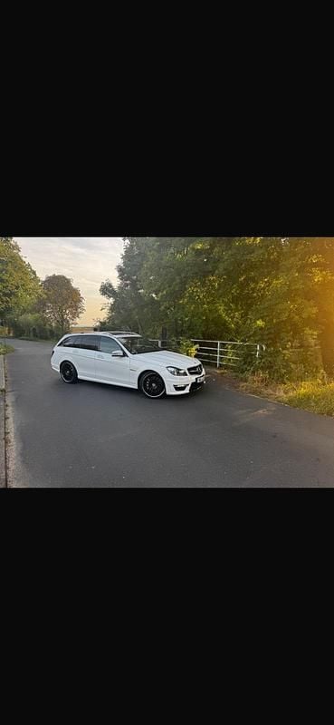 Weiß Gebraucht 2013 Mercedes C63 AMG AMG Kombi | 46.900 € (Etwas zu teuer) - Bild 1/4