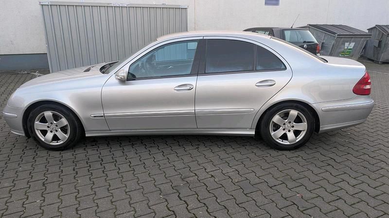 Gebraucht Mercedes E240 177 PS (130 kW) 2004 Grau Limousine