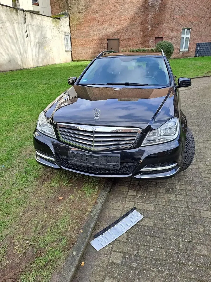 Gebraucht Mercedes C220 170 PS (125 kW) 2014 Schwarz Kombi