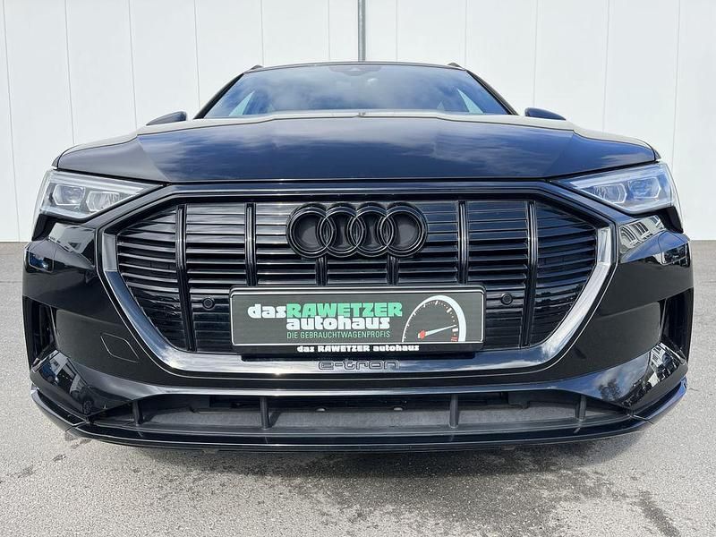 Gebraucht Audi e-tron Advanced Plus 230 kW (313 PS) 2022 Mythosschwarz SUV