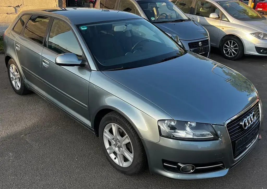Second-hand Audi A3 Attraction 125 CP (91 kW) 2011 Gri Hatchback