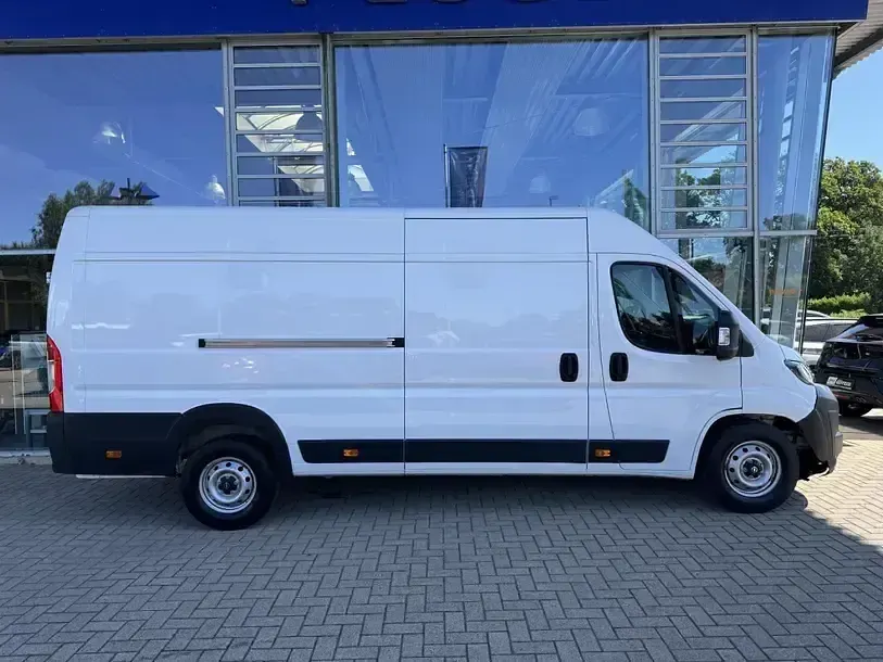 Gebraucht Opel Movano 140 PS (102 kW) 2024 Kaolin weiß Van